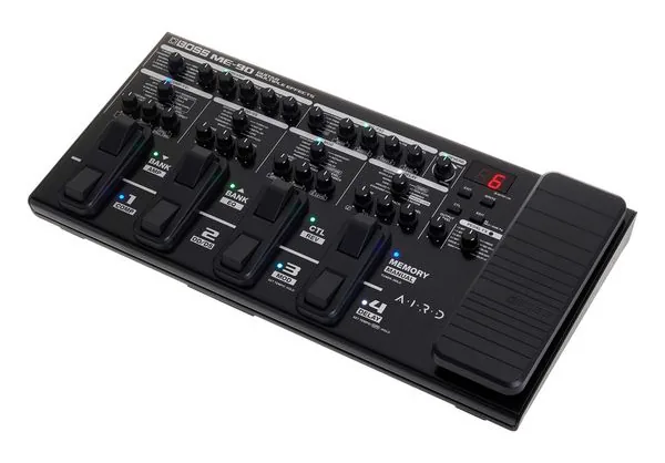 Boss ME-90 edestä