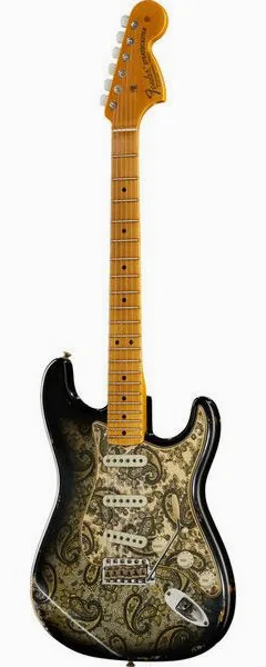 Fender 68 Strat Relic Black Paisley edestä